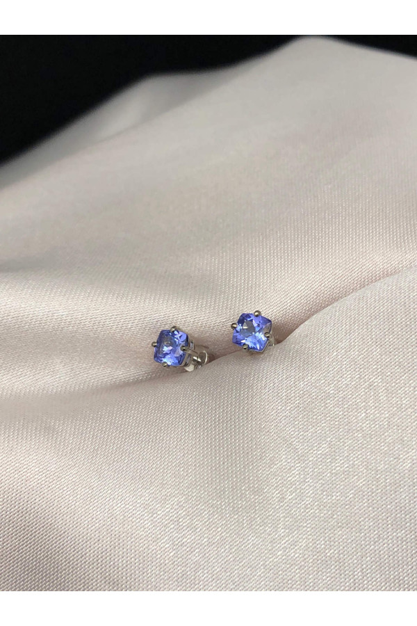 Valgest kullast kõrvarõngad tansaniitide ja musta roodiumiga 0/44 103