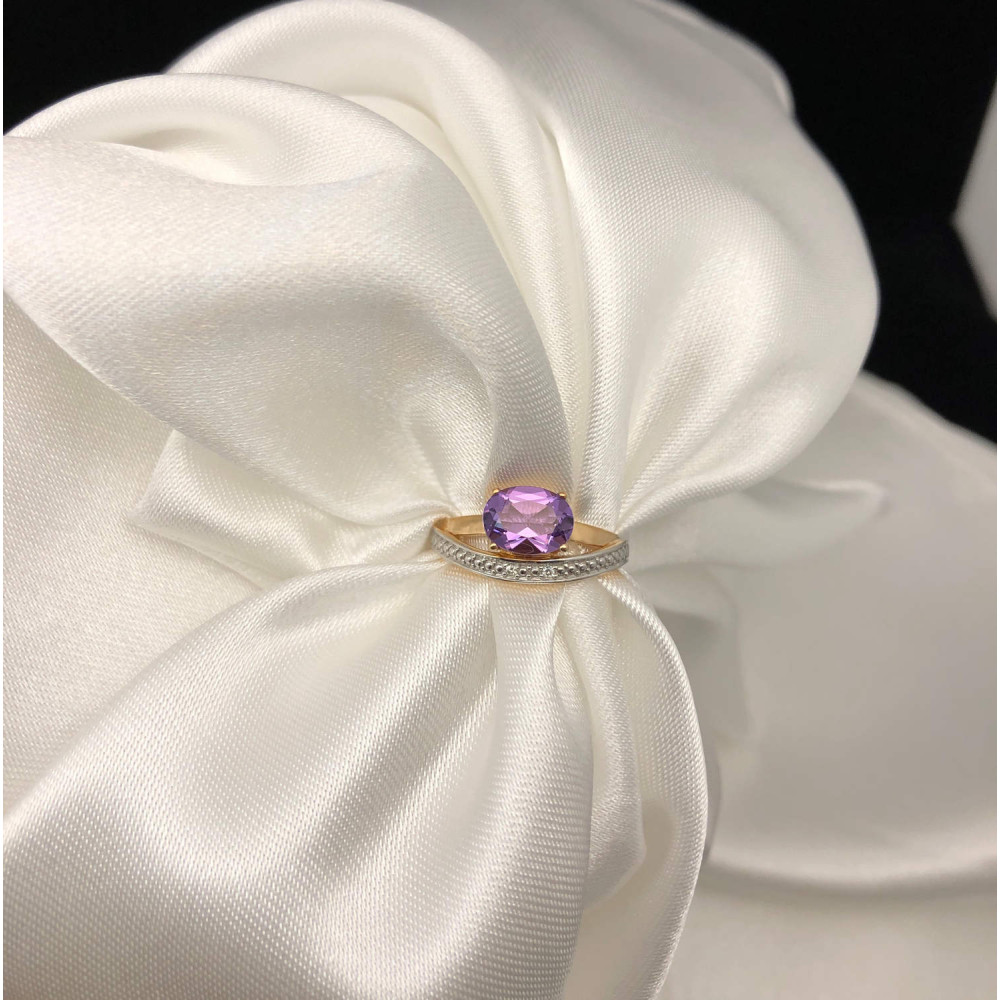Kuldsõrmus ametüstikivi ja briljantidega 17.0 25.17.3034