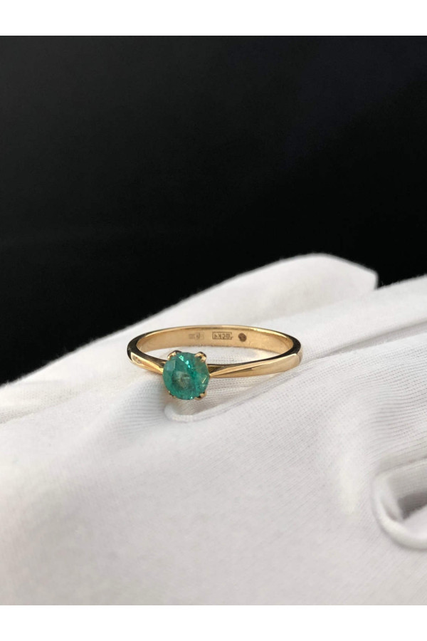 Smaragdiga sõrmus 0/44 2