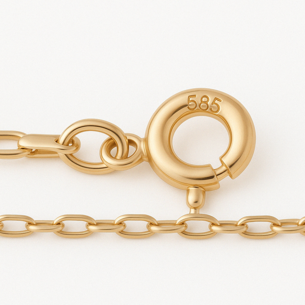 Золотой браслет с чёрными агатами